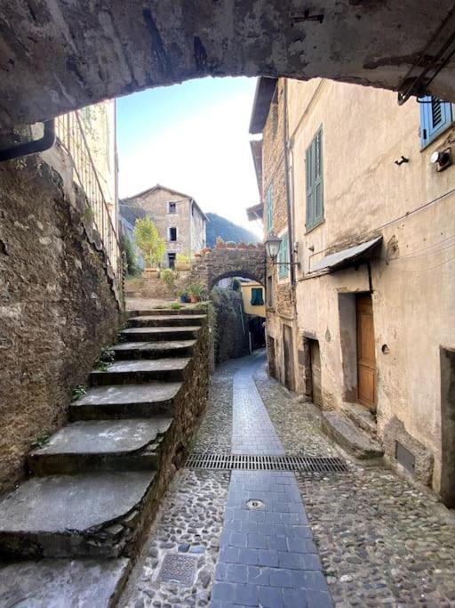 Iconic Italian Townhouse W Rooftop Terrace & Mountain View, Pigna Ngoại thất bức ảnh