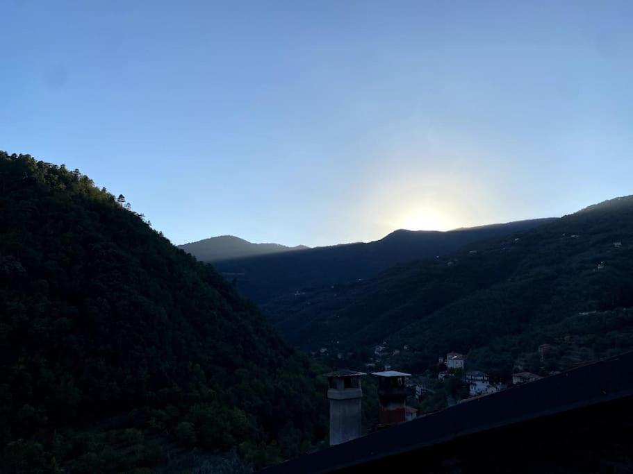 Iconic Italian Townhouse W Rooftop Terrace & Mountain View, Pigna Ngoại thất bức ảnh