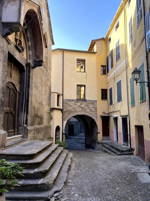 Iconic Italian Townhouse W Rooftop Terrace & Mountain View, Pigna Ngoại thất bức ảnh