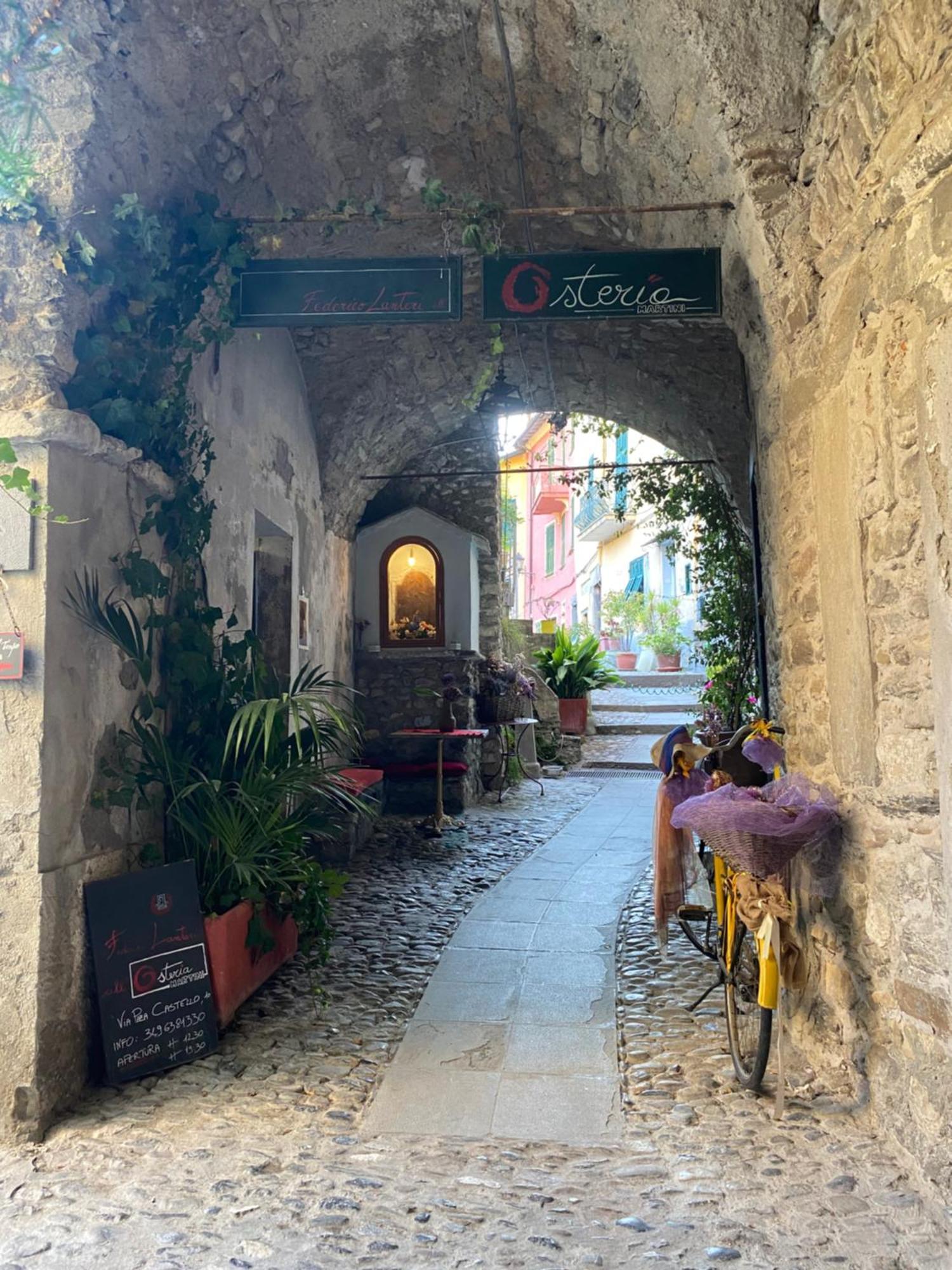 Iconic Italian Townhouse W Rooftop Terrace & Mountain View, Pigna Ngoại thất bức ảnh