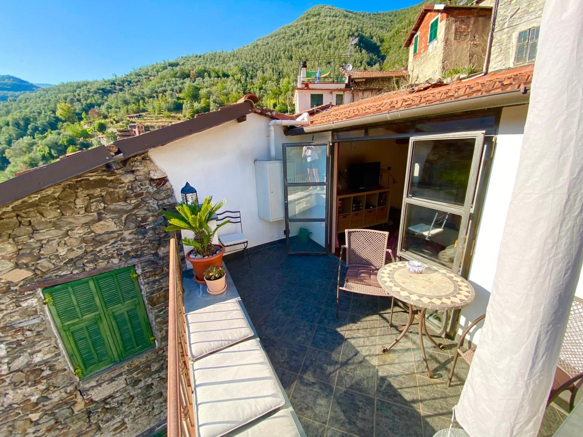 Iconic Italian Townhouse W Rooftop Terrace & Mountain View, Pigna Ngoại thất bức ảnh