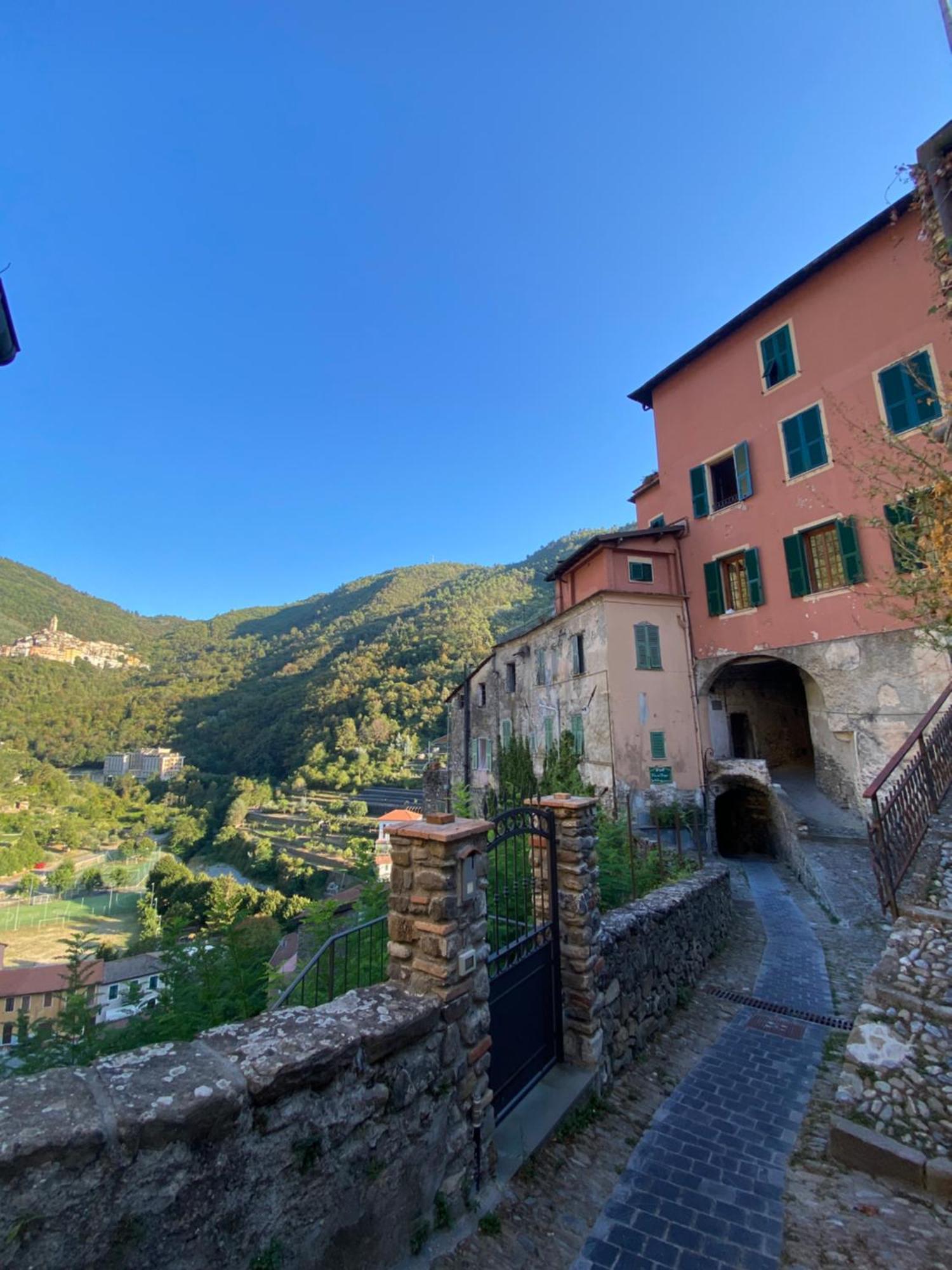 Iconic Italian Townhouse W Rooftop Terrace & Mountain View, Pigna Ngoại thất bức ảnh