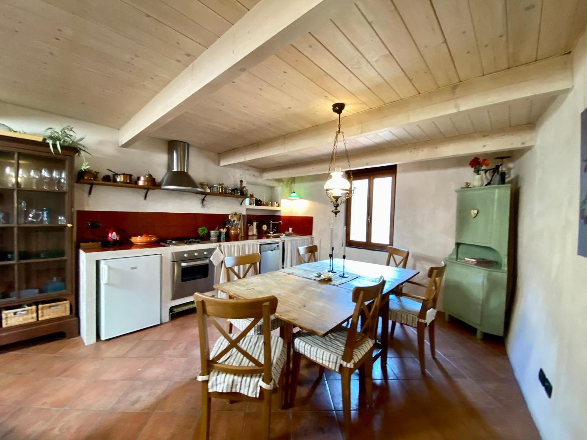 Iconic Italian Townhouse W Rooftop Terrace & Mountain View, Pigna Ngoại thất bức ảnh