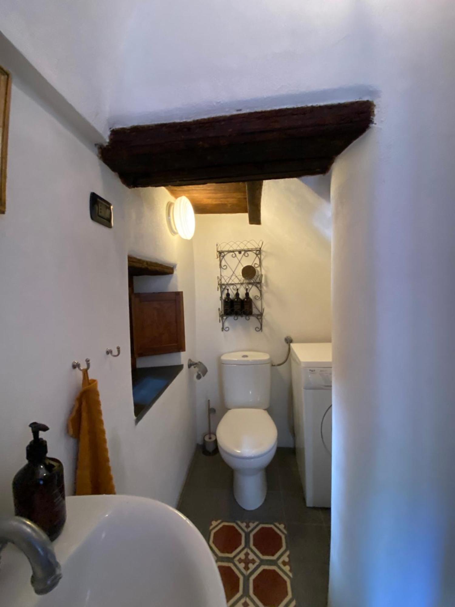 Iconic Italian Townhouse W Rooftop Terrace & Mountain View, Pigna Ngoại thất bức ảnh