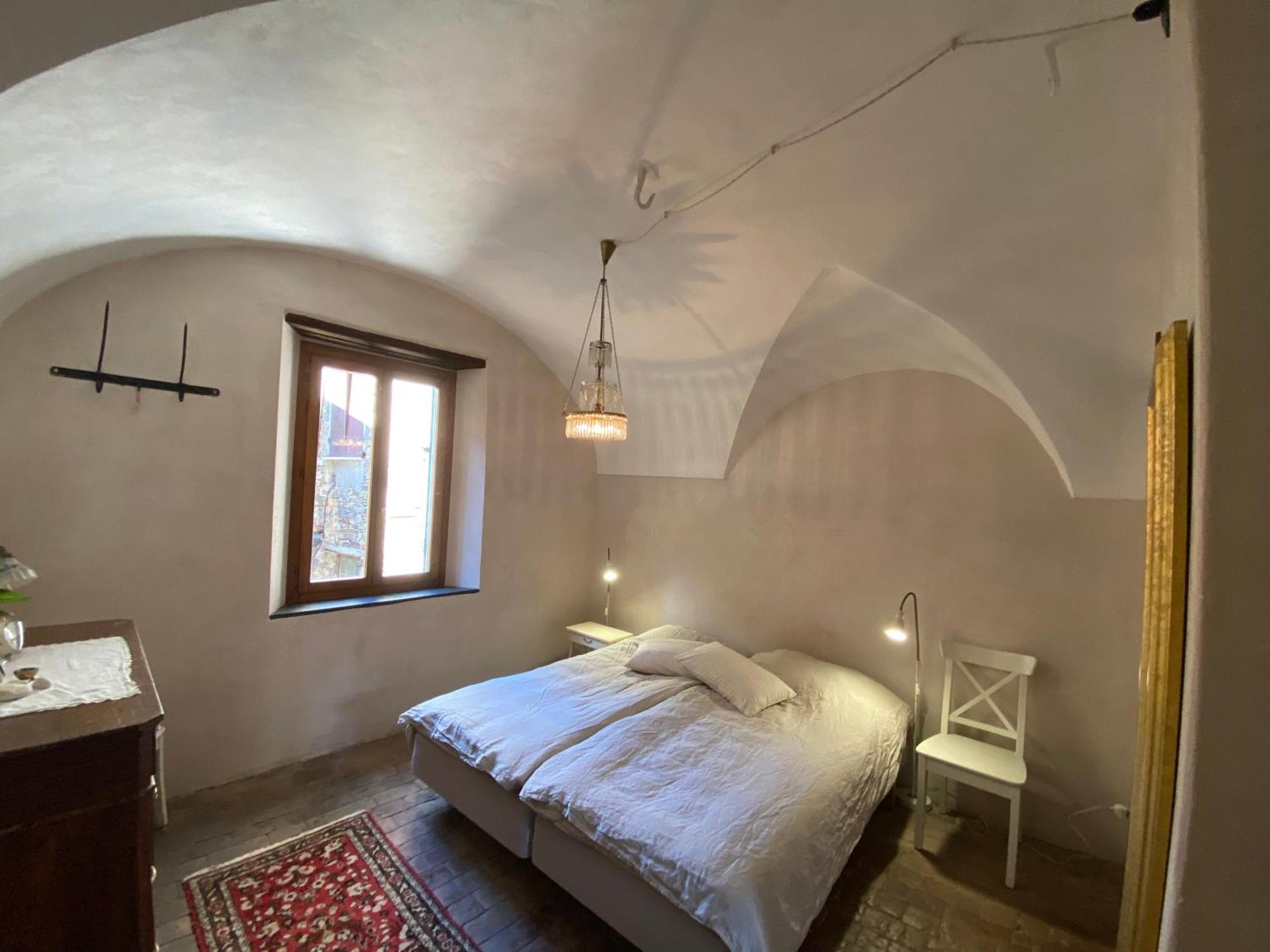 Iconic Italian Townhouse W Rooftop Terrace & Mountain View, Pigna Ngoại thất bức ảnh
