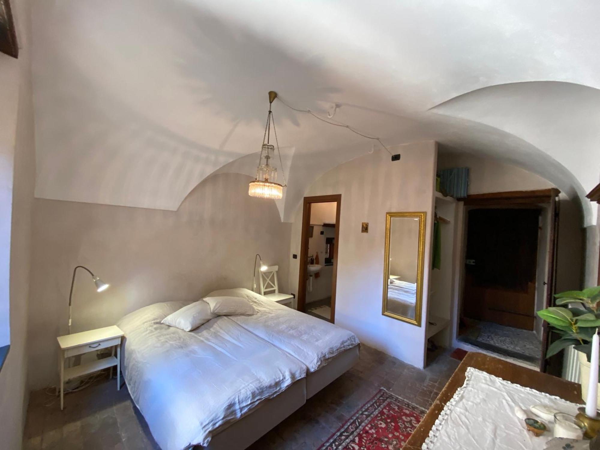 Iconic Italian Townhouse W Rooftop Terrace & Mountain View, Pigna Ngoại thất bức ảnh