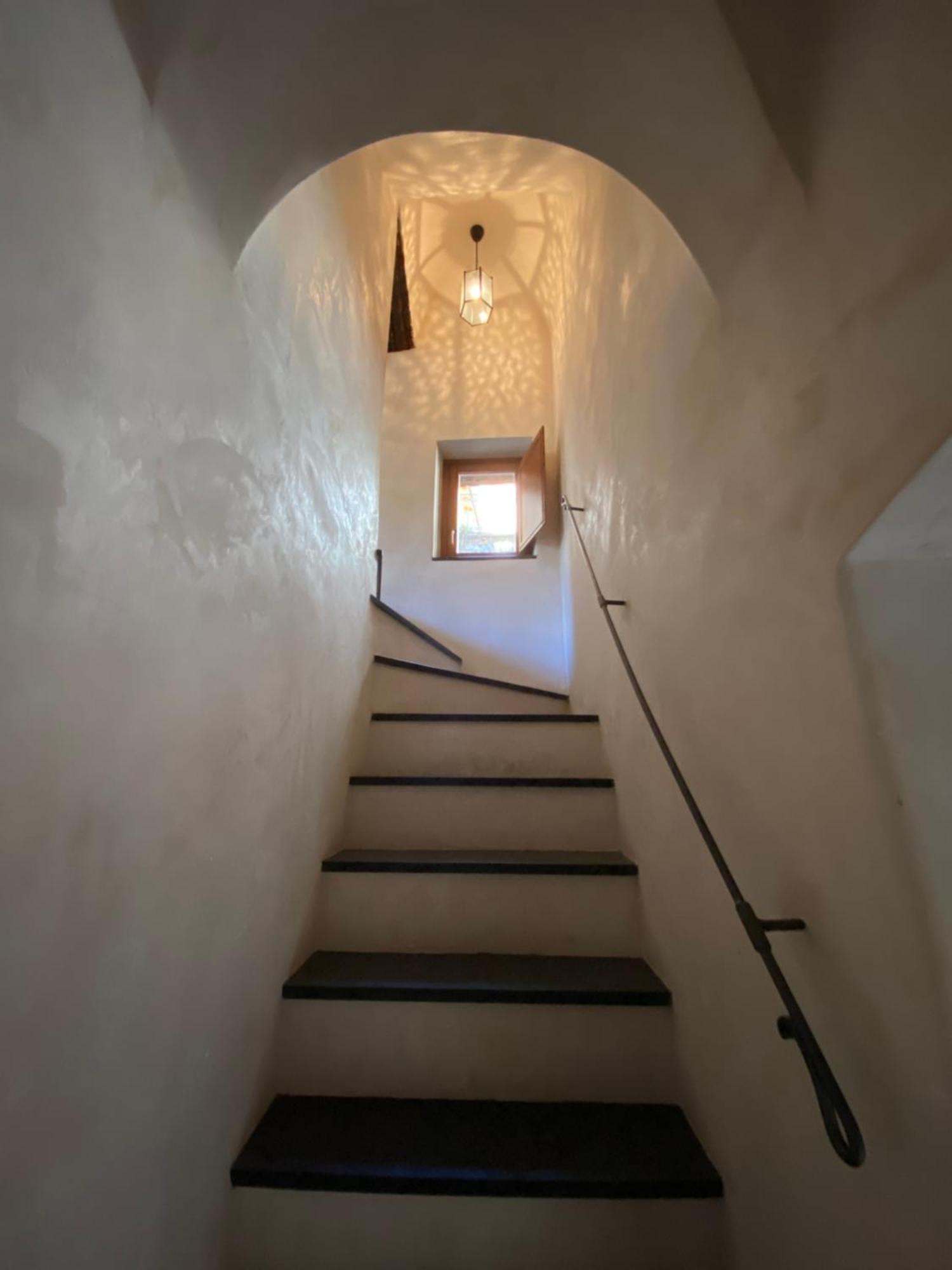 Iconic Italian Townhouse W Rooftop Terrace & Mountain View, Pigna Ngoại thất bức ảnh