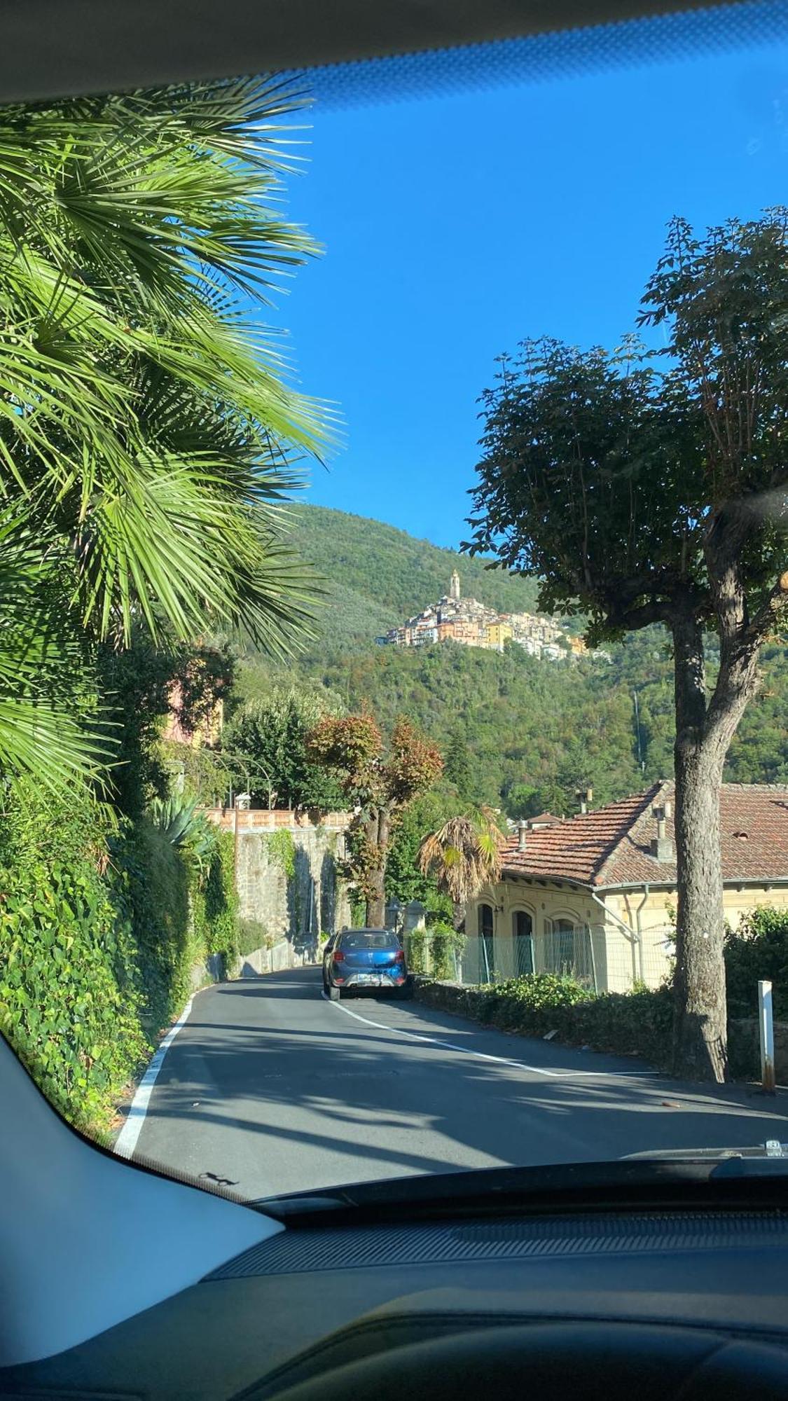 Iconic Italian Townhouse W Rooftop Terrace & Mountain View, Pigna Ngoại thất bức ảnh