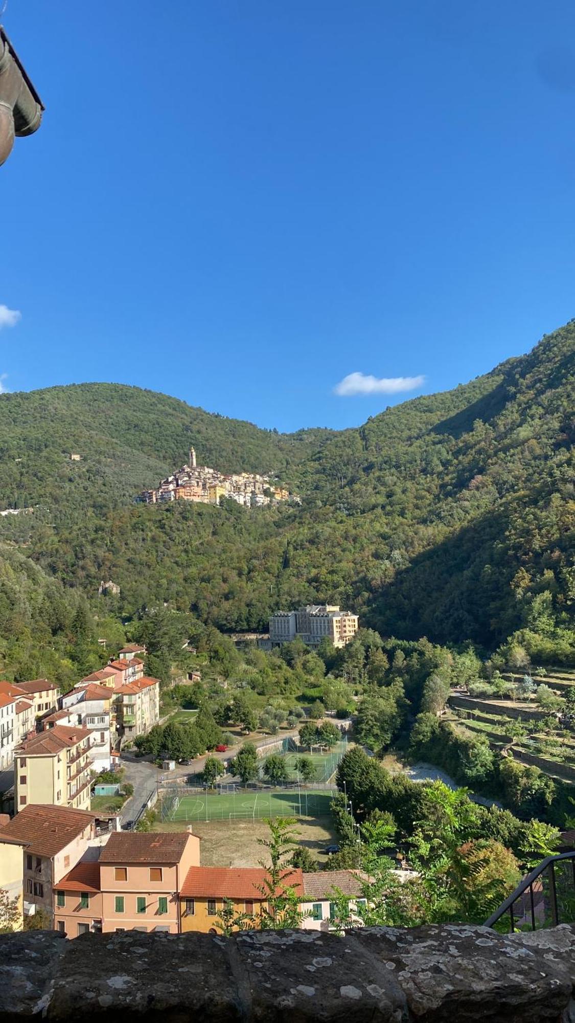 Iconic Italian Townhouse W Rooftop Terrace & Mountain View, Pigna Ngoại thất bức ảnh