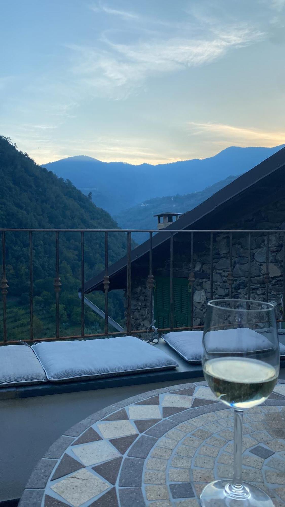 Iconic Italian Townhouse W Rooftop Terrace & Mountain View, Pigna Ngoại thất bức ảnh