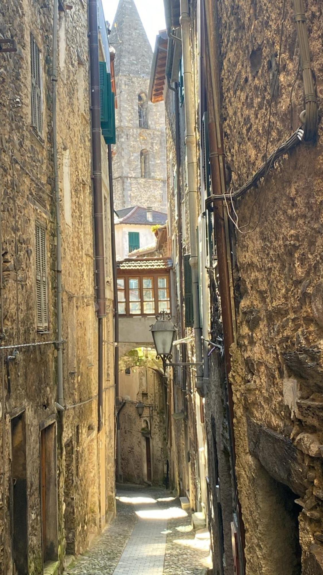 Iconic Italian Townhouse W Rooftop Terrace & Mountain View, Pigna Ngoại thất bức ảnh