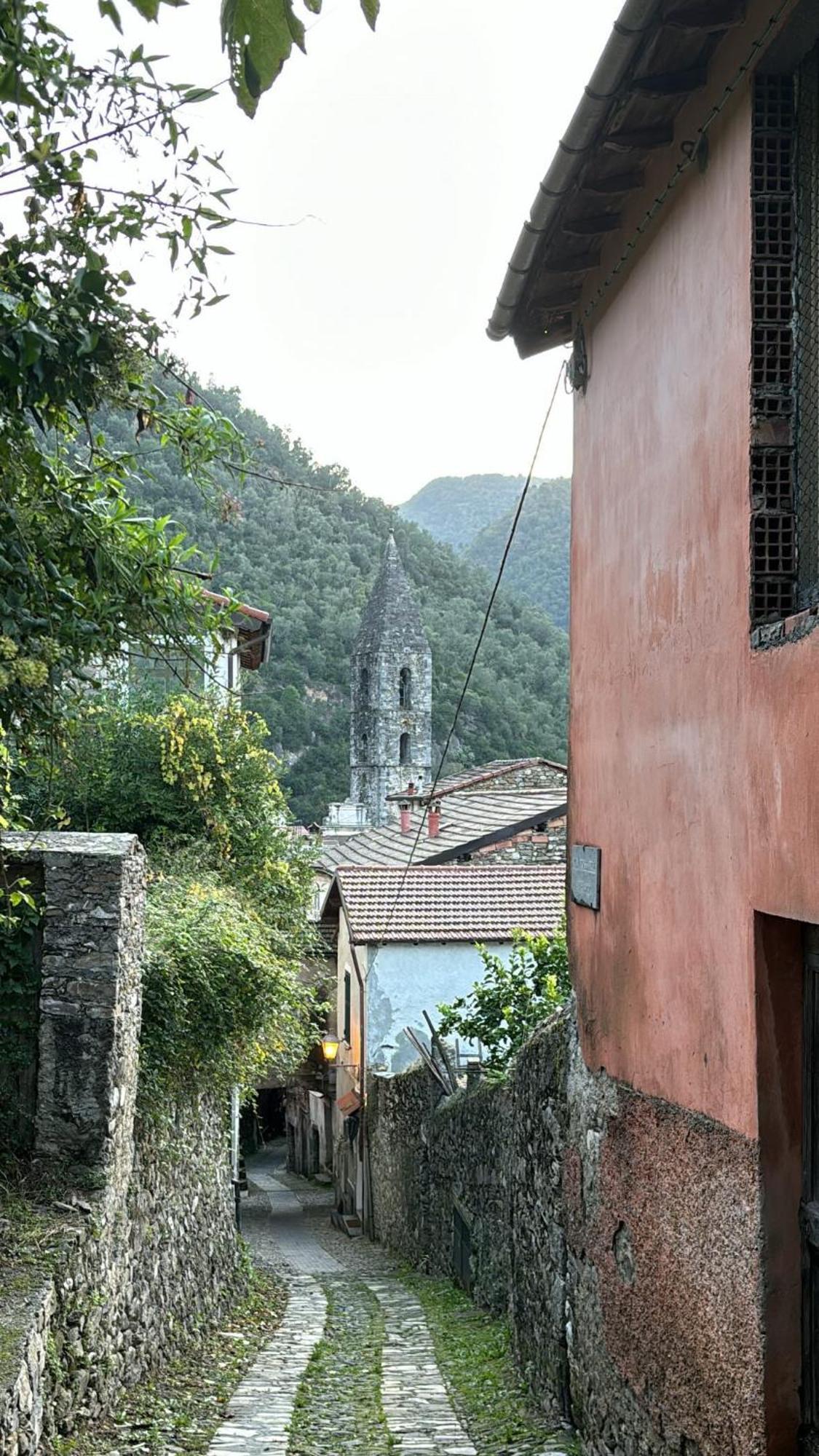 Iconic Italian Townhouse W Rooftop Terrace & Mountain View, Pigna Ngoại thất bức ảnh